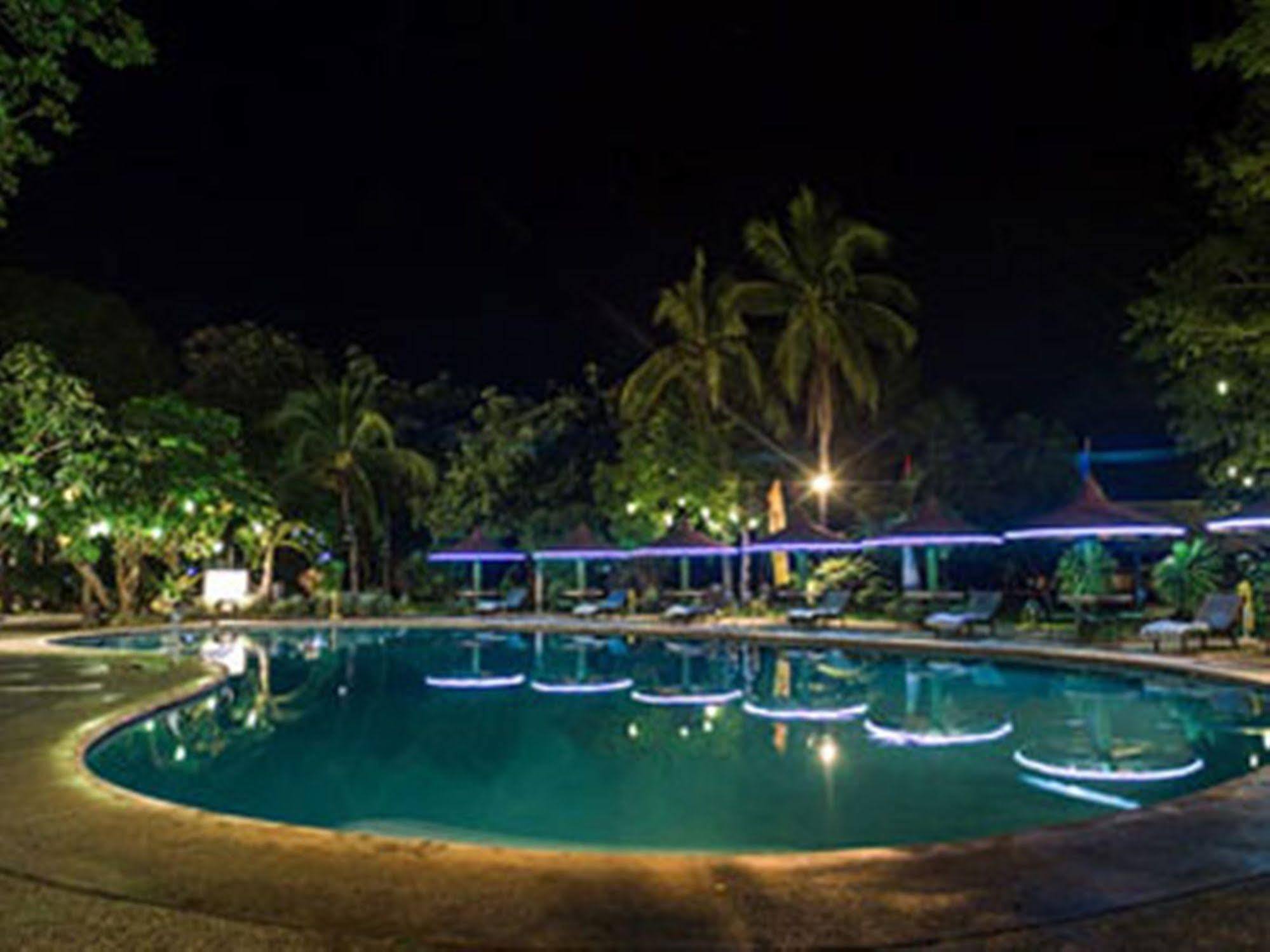 Matabungkay Beach Hotel 리안 외부 사진