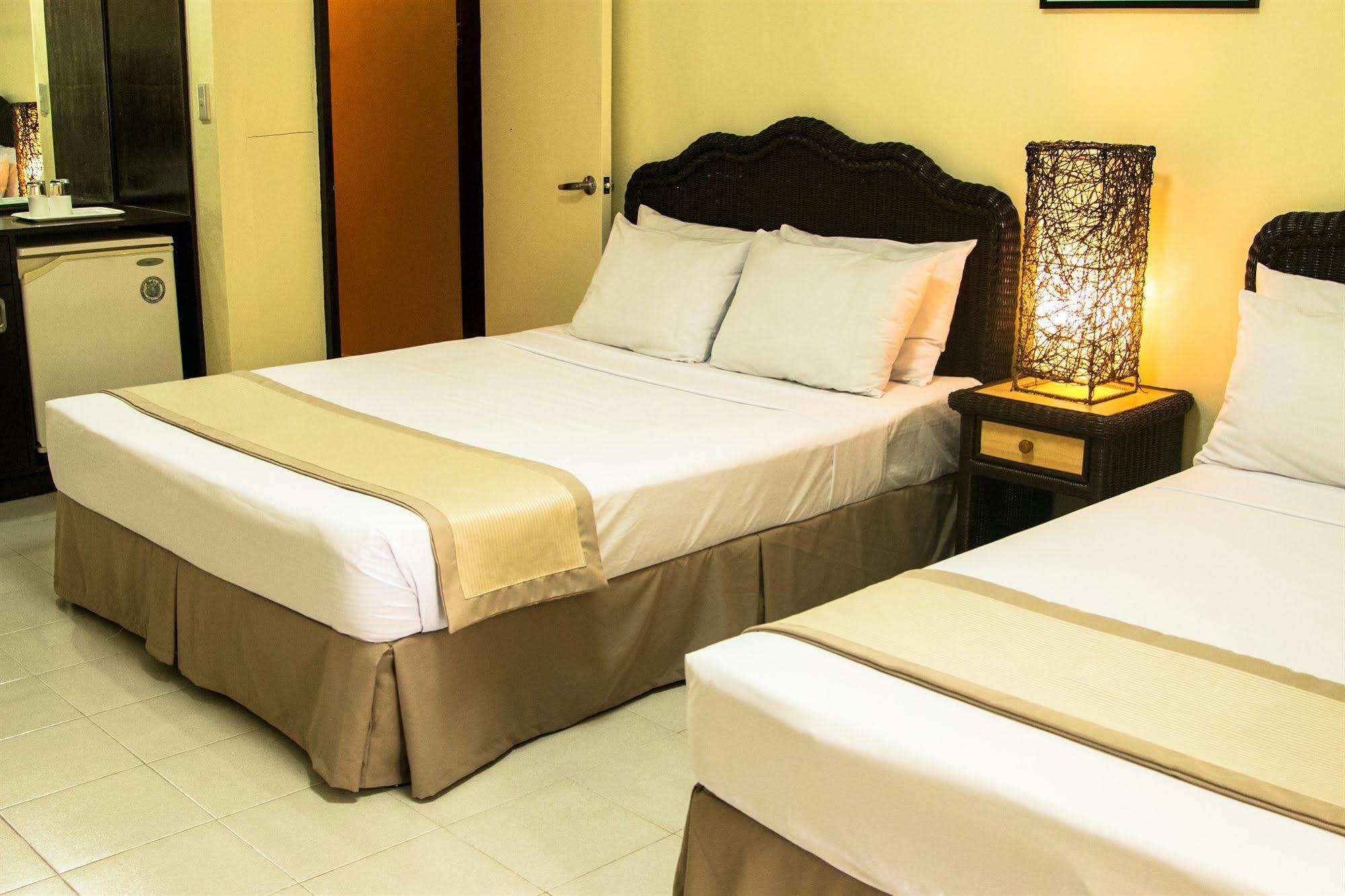 Matabungkay Beach Hotel 리안 외부 사진