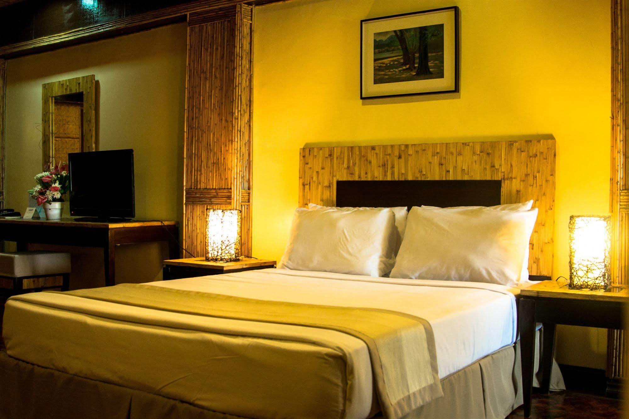 Matabungkay Beach Hotel 리안 외부 사진
