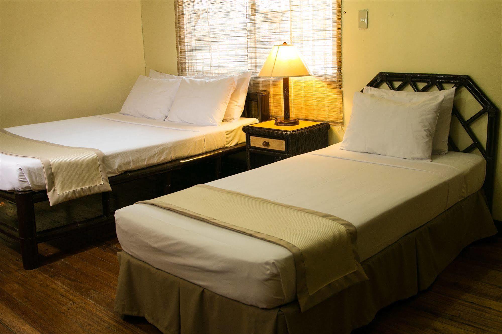 Matabungkay Beach Hotel 리안 외부 사진